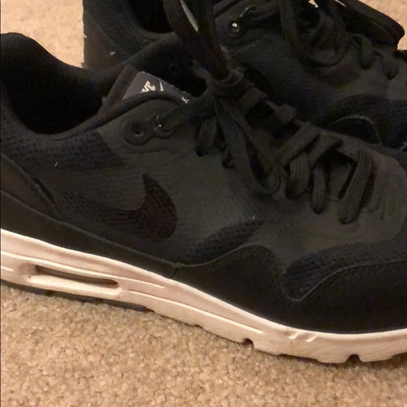 Running shoes - Picture 2 of 2